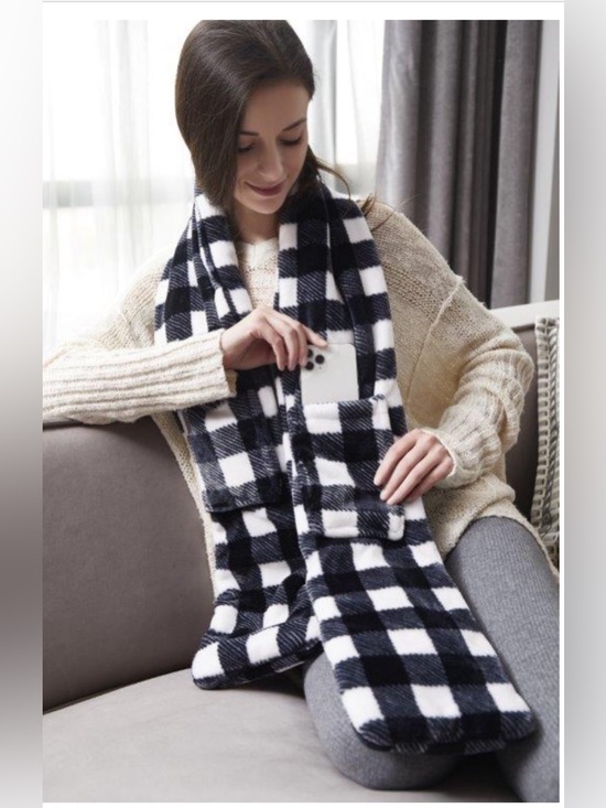 Accessories - Virah Bella White and Black Plaid Pocket Scarf